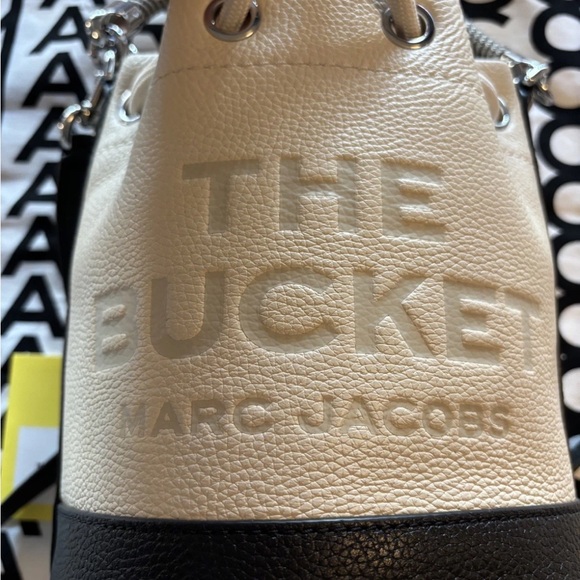 Marc Jacobs Black and Cream Bucket Bag - Picture 3 of 14